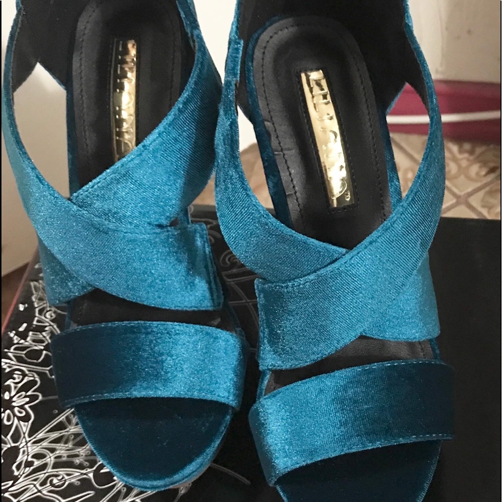 Shoes - Picture 1 of 7